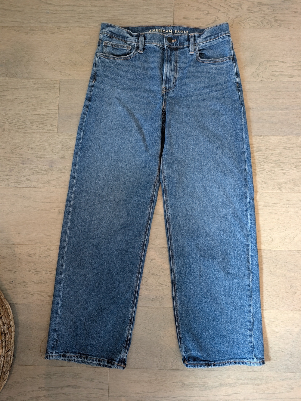 American Eagle Outfitters Women's Straight Leg Stovepipe Jeans in Medium Blue